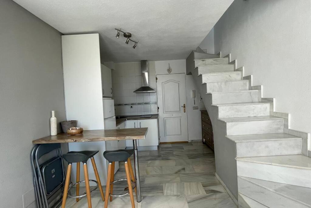 Atico Con Bonita Vista. En Urbanizacion Privada.! Appartamento Estepona Esterno foto