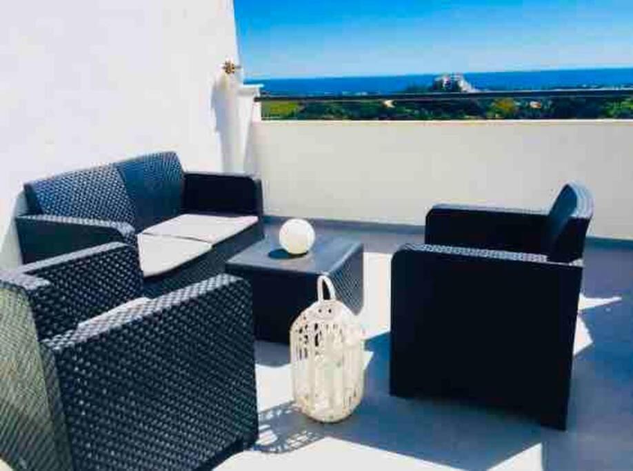 Atico Con Bonita Vista. En Urbanizacion Privada.! Appartamento Estepona Esterno foto
